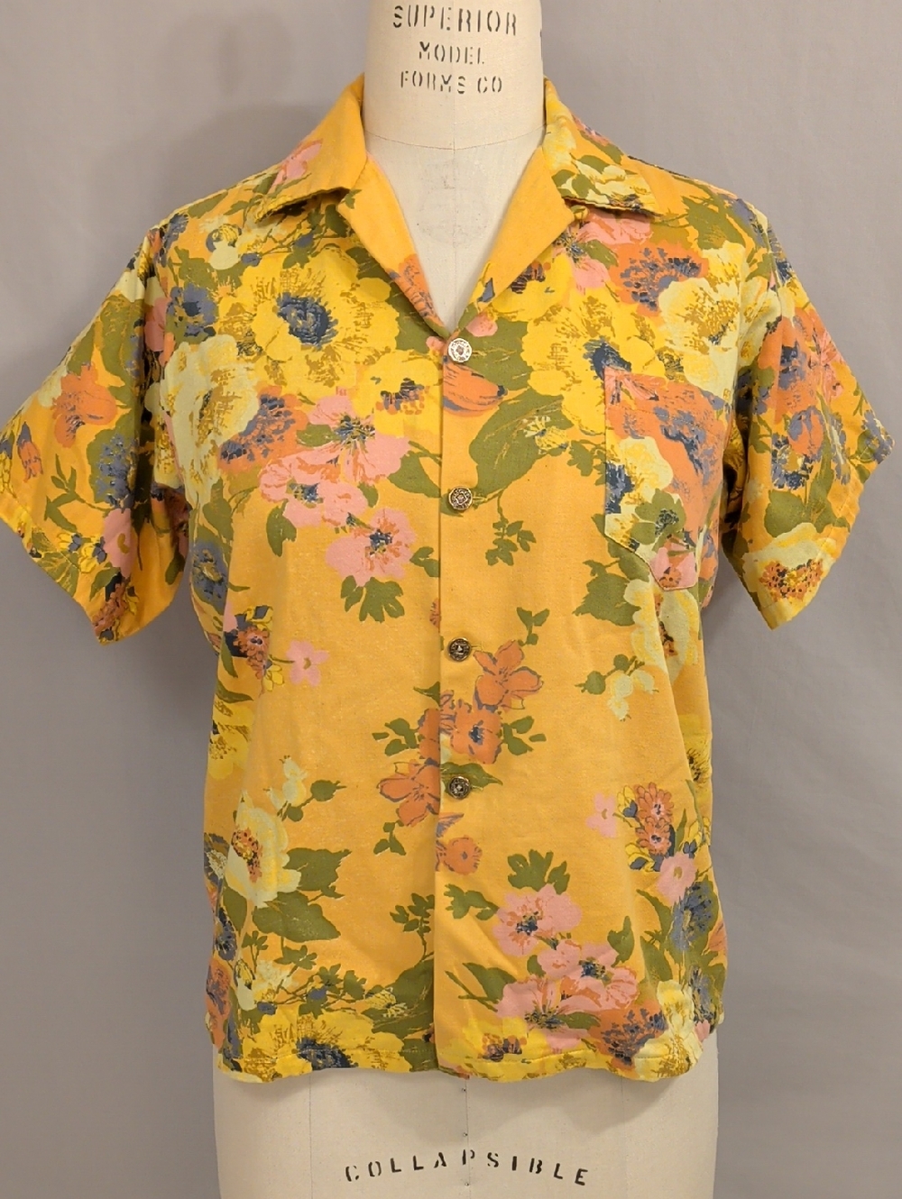 Vintage Hawaiian 40s 50s Floral Short Sleeve Button Down Shirt Kahana Honolulu
